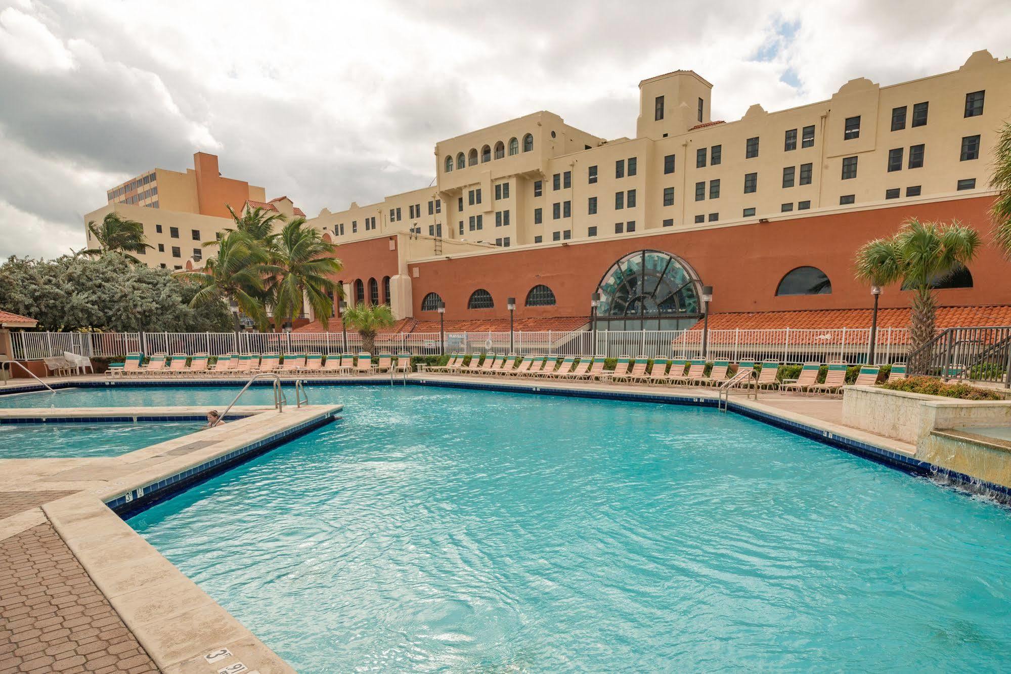 Design Suites Hollywood Beach Resort Exterior photo